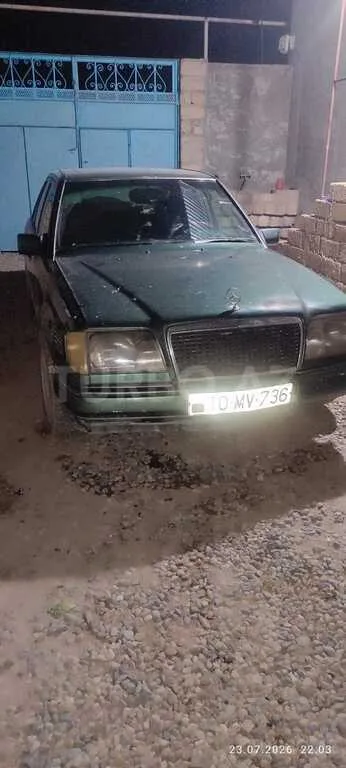 Mercedes E 300 — foto 1/4