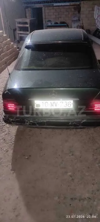 Mercedes E 300 — foto 2/4