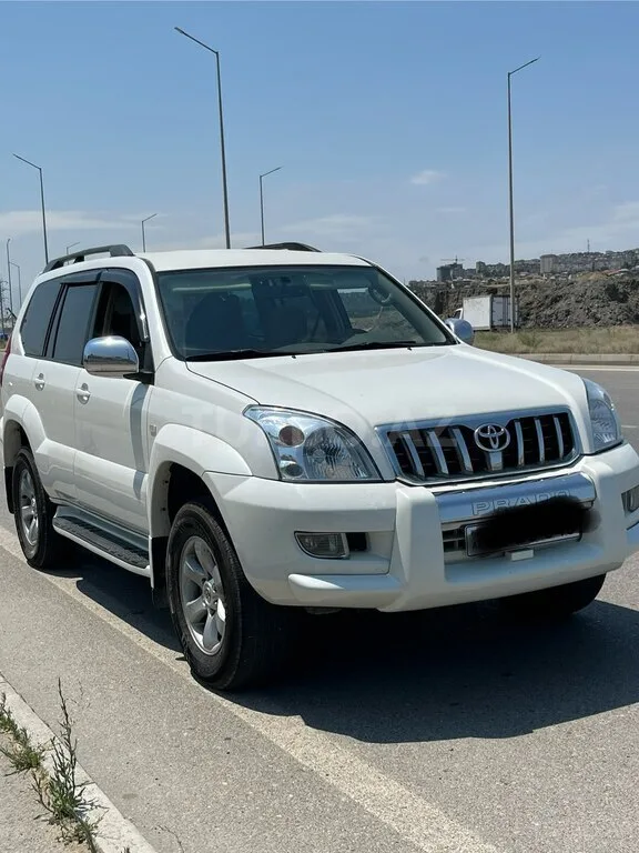Toyota Land Cruiser Prado — foto 1/4