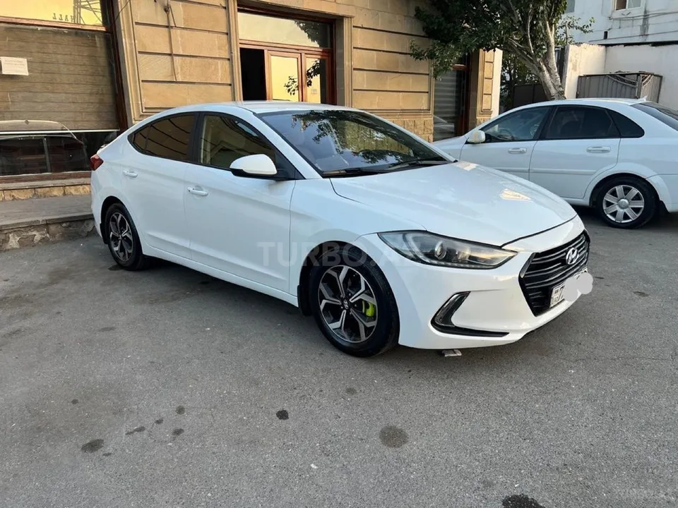 Hyundai Elantra — foto 4/4