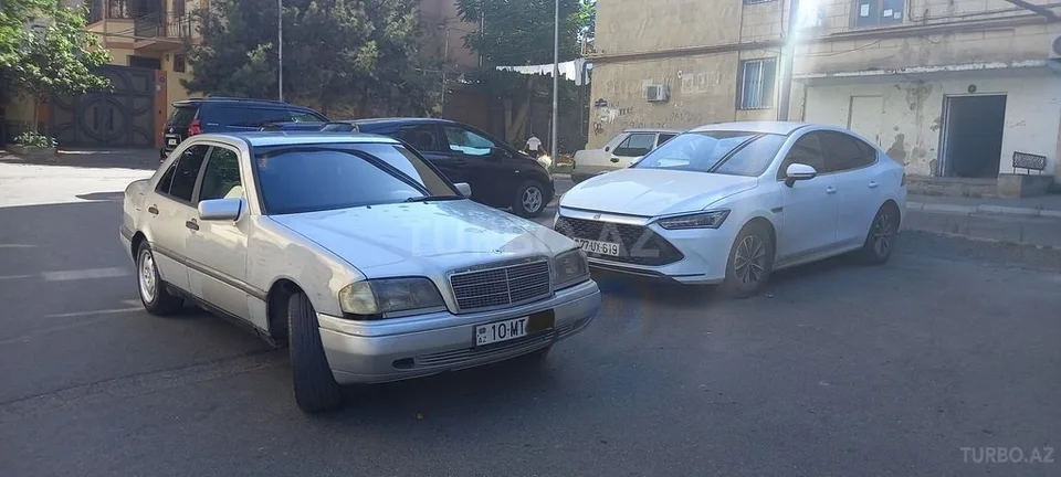 Mercedes C 220 — foto 3/4
