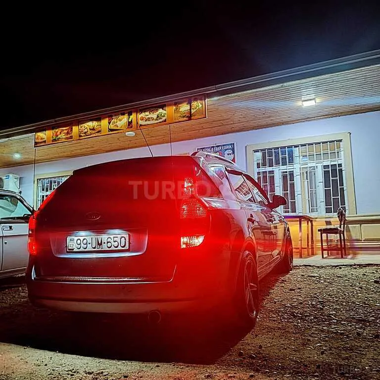 Kia Ceed SW — foto 3/4