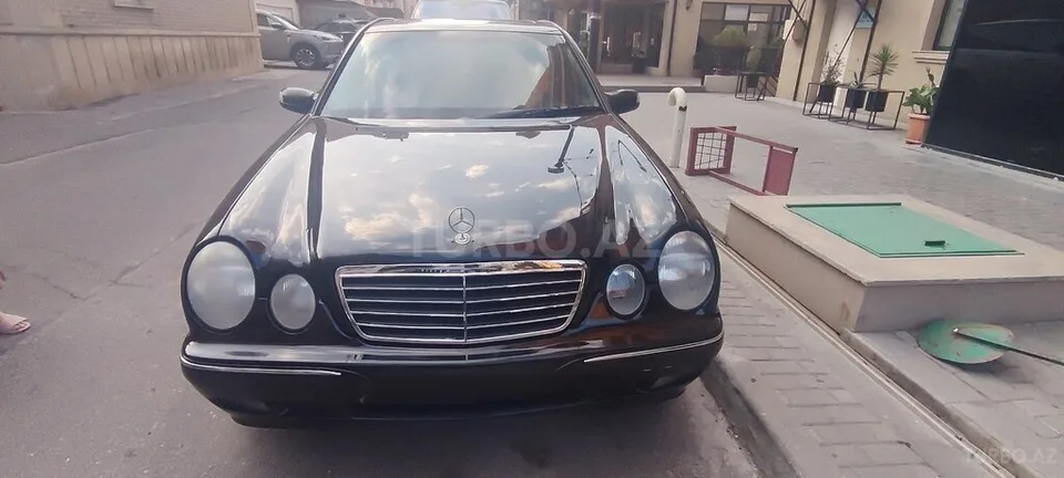 Mercedes E 220 — foto 1/4