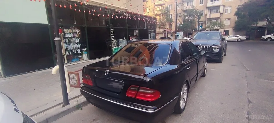 Mercedes E 220 — foto 2/4