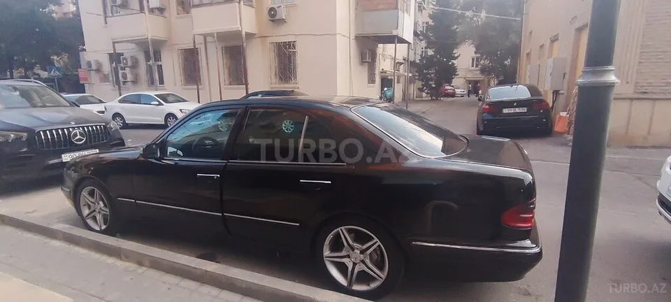 Mercedes E 220 — foto 3/4