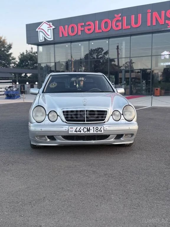 Mercedes E 240 — foto 1/4