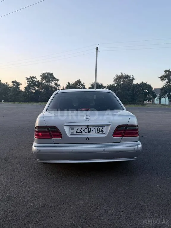 Mercedes E 240 — foto 2/4