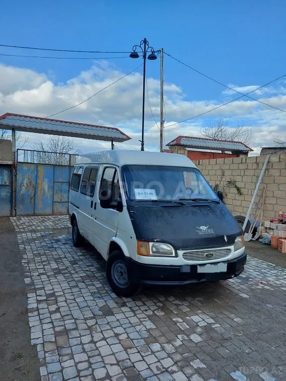 Ford Transit — foto 1/4