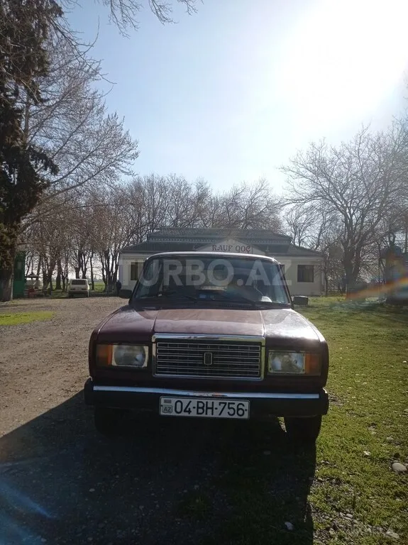 LADA (VAZ) 2107 — foto 1/4