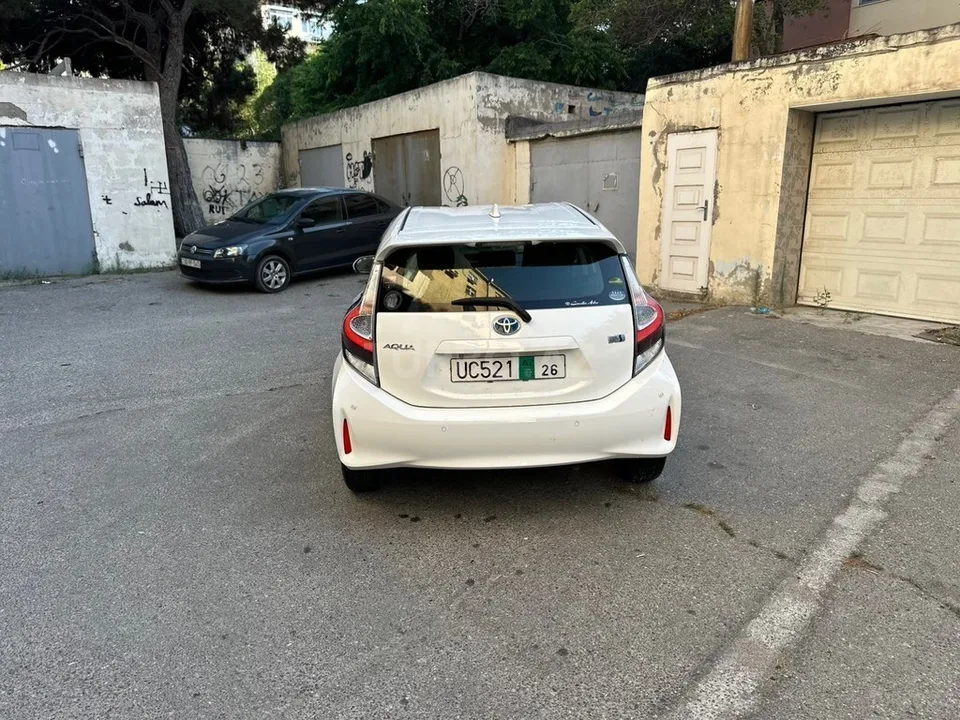 Toyota Aqua — foto 2/4