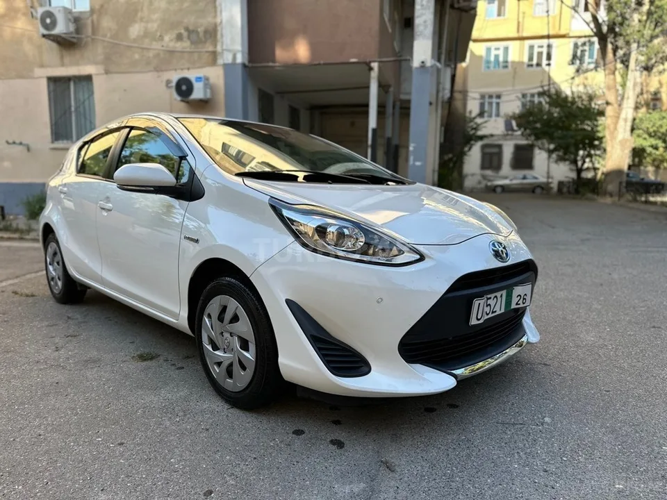 Toyota Aqua — foto 3/4