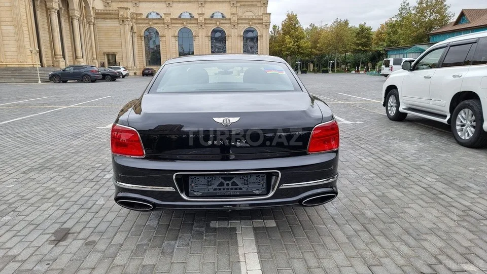 Bentley Flying Spur — foto 2/4