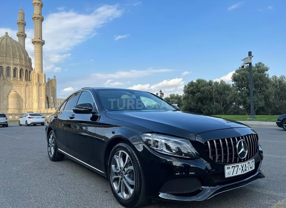 Mercedes C 300 — foto 1/4