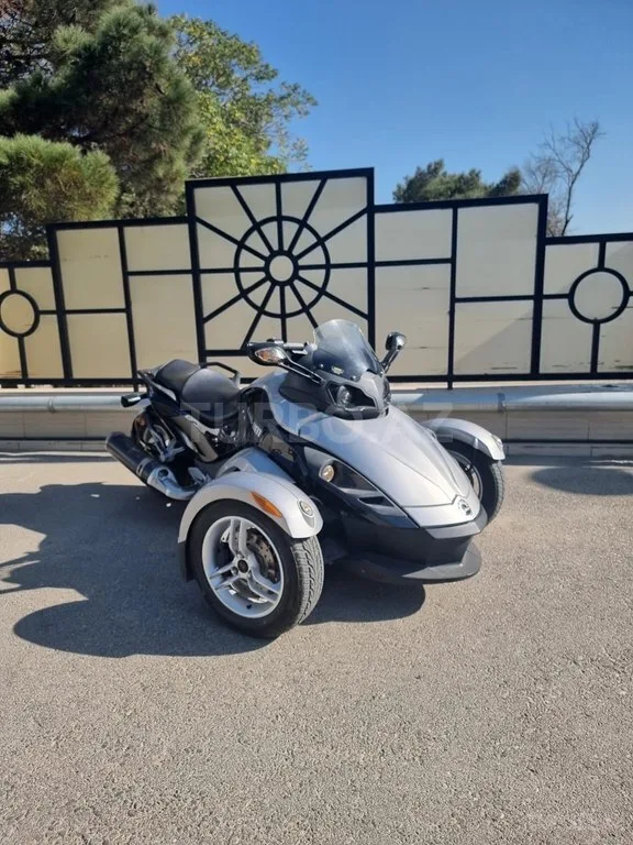 Can-Am Spyder RS — foto 1/4