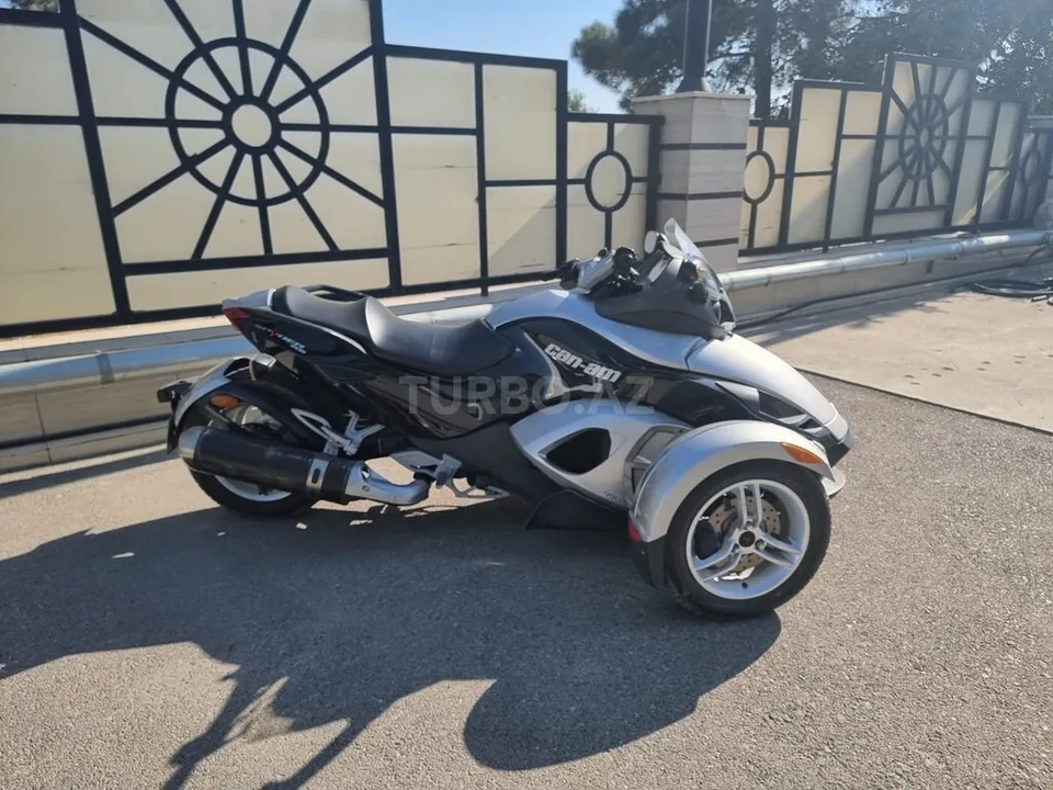 Can-Am Spyder RS — foto 2/4