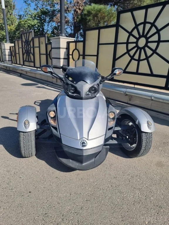Can-Am Spyder RS — foto 3/4