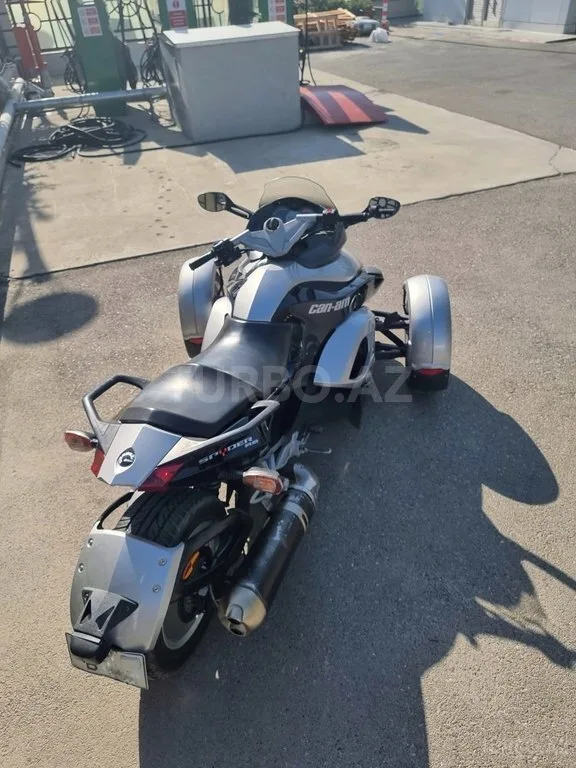 Can-Am Spyder RS — foto 4/4