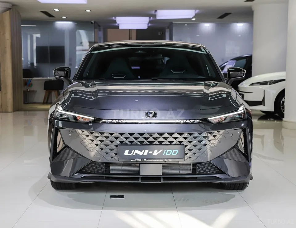 Changan Uni-V iDD — foto 1/4