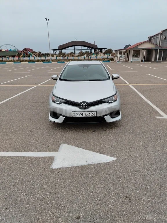Toyota Corolla — фото 1/4