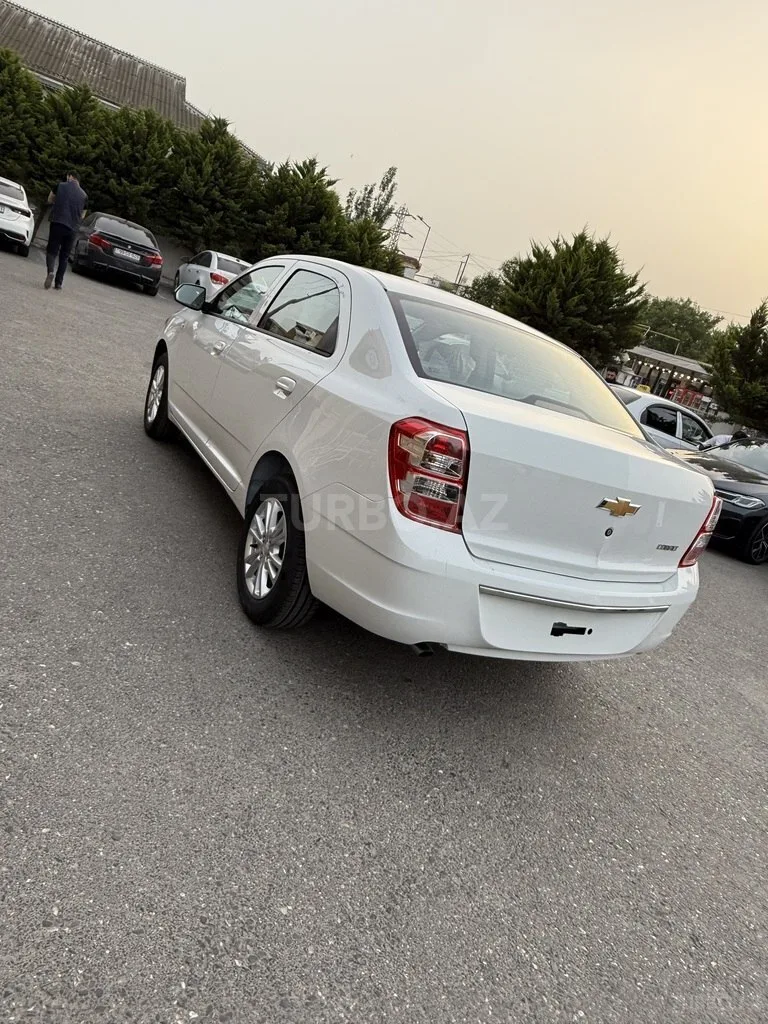 Chevrolet Cobalt — foto 3/4