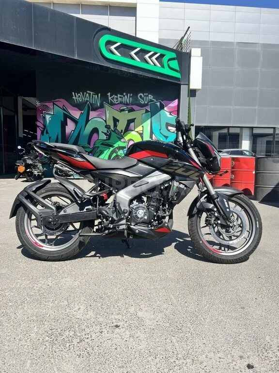 Bajaj Pulsar NS 200 — foto 3/4