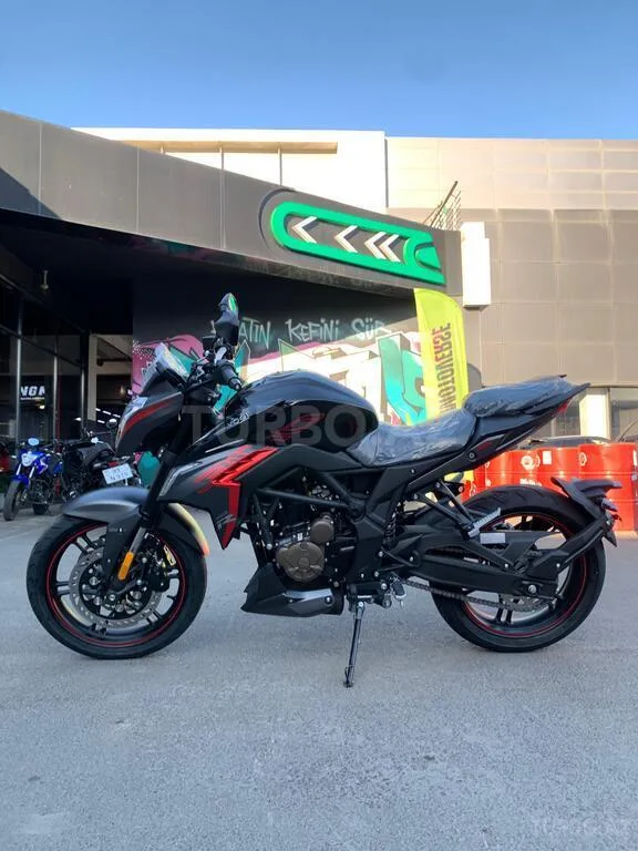 Voge 300R — foto 3/4