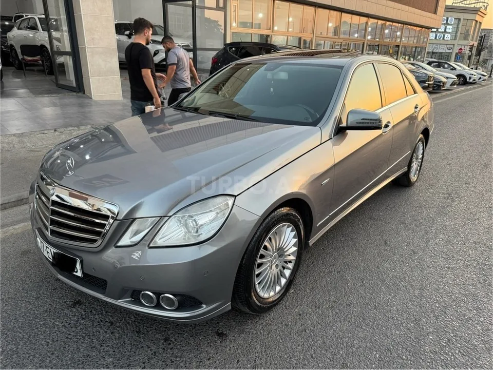 Mercedes E 220 — foto 3/4