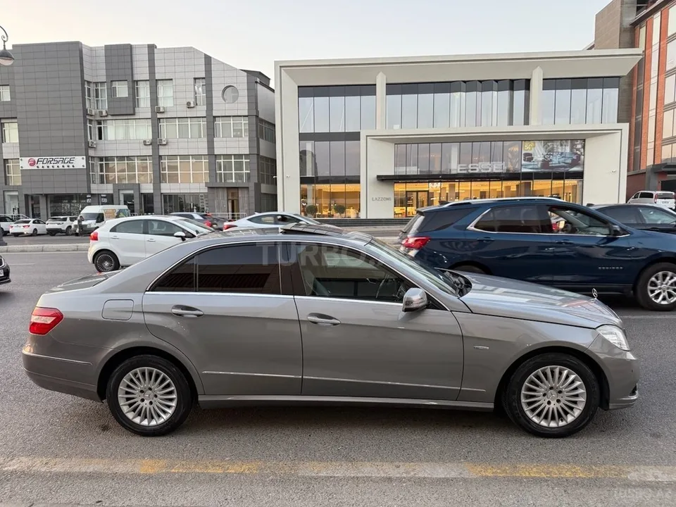 Mercedes E 220 — foto 4/4