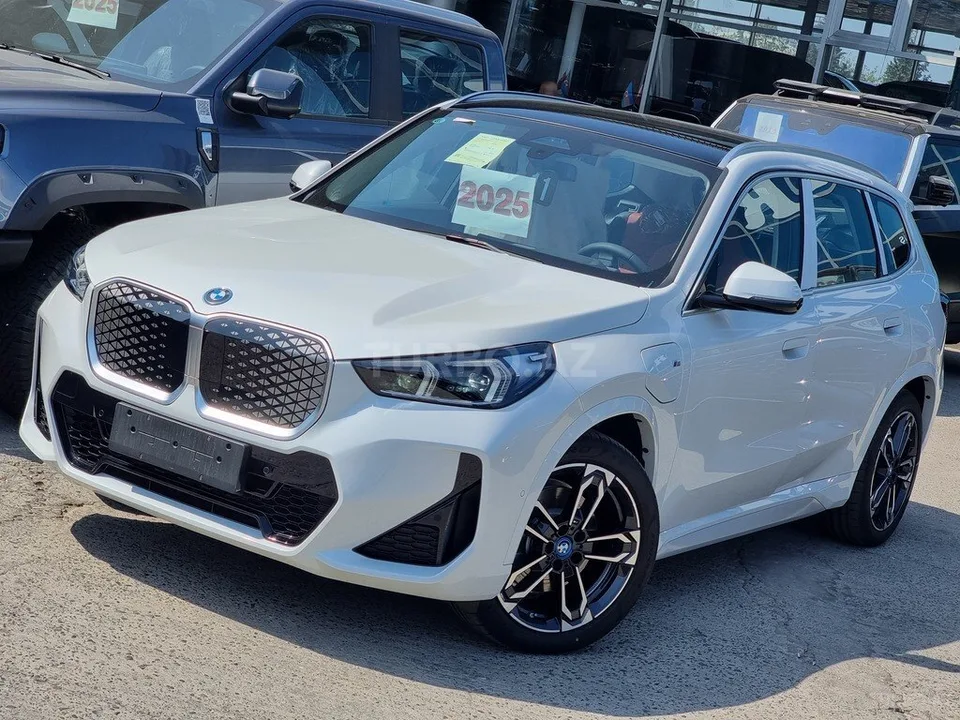 BMW iX1 — foto 1/4