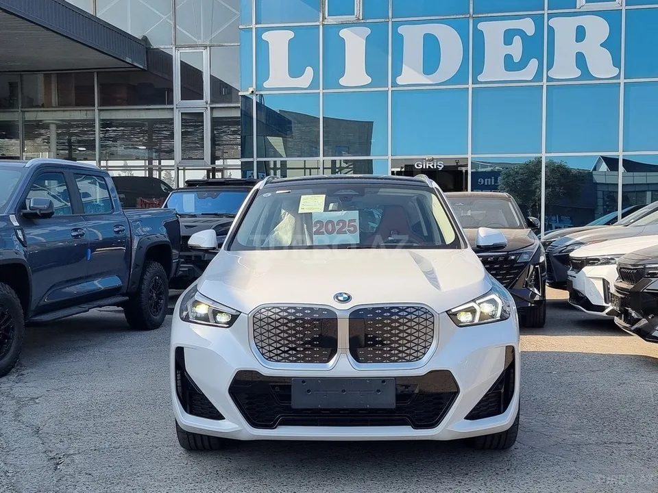 BMW iX1 — foto 3/4