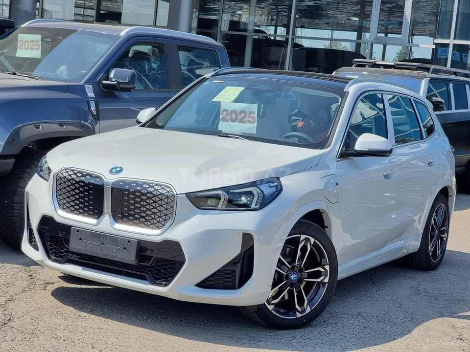BMW iX1 — foto 4/4