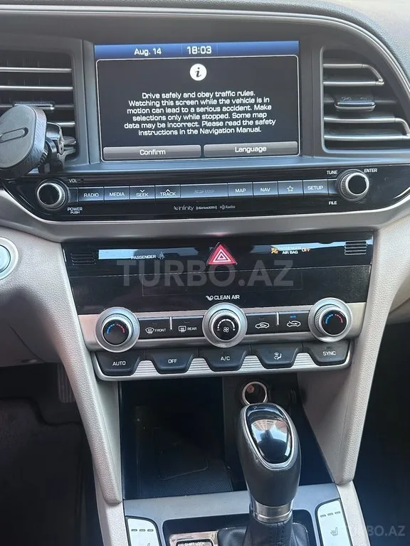 Hyundai Elantra — foto 3/4