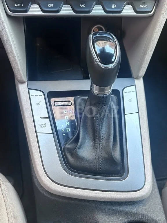 Hyundai Elantra — foto 4/4