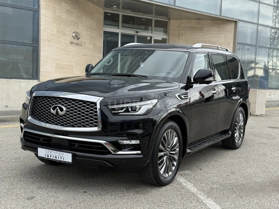 Infiniti QX80 — foto 1/4