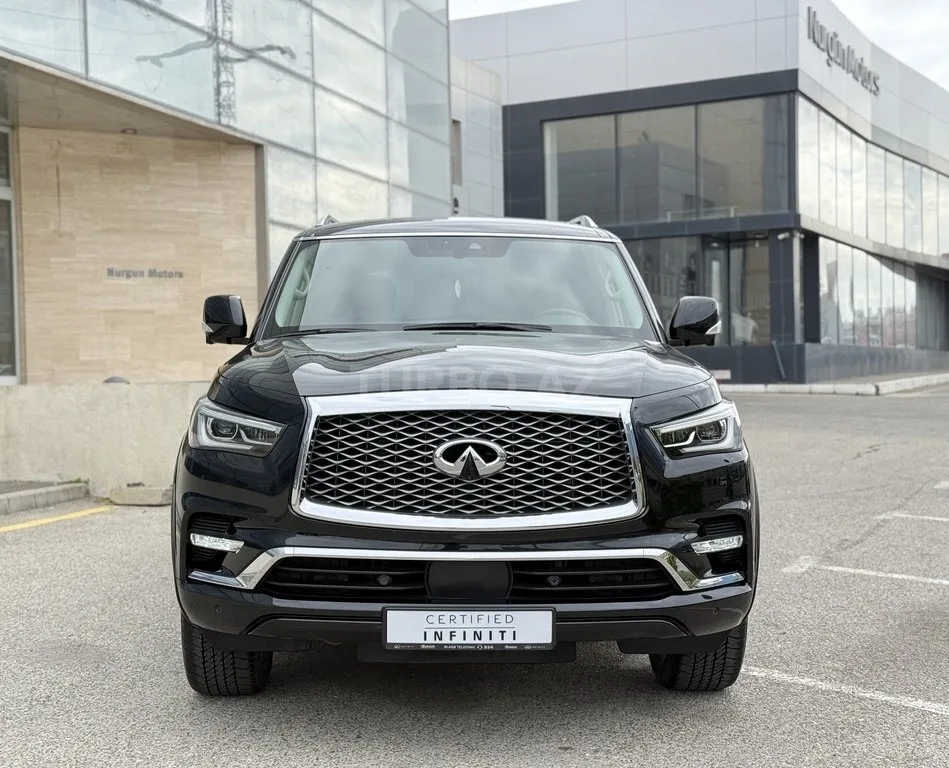 Infiniti QX80 — foto 2/4