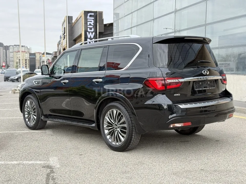 Infiniti QX80 — foto 4/4