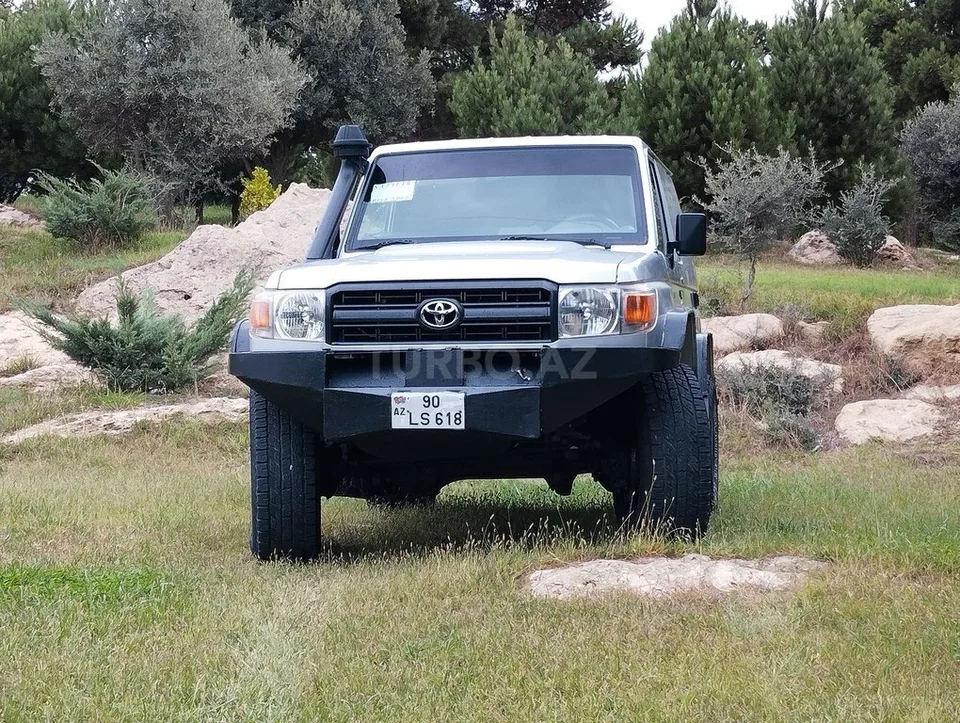 Toyota Land Cruiser — foto 2/4
