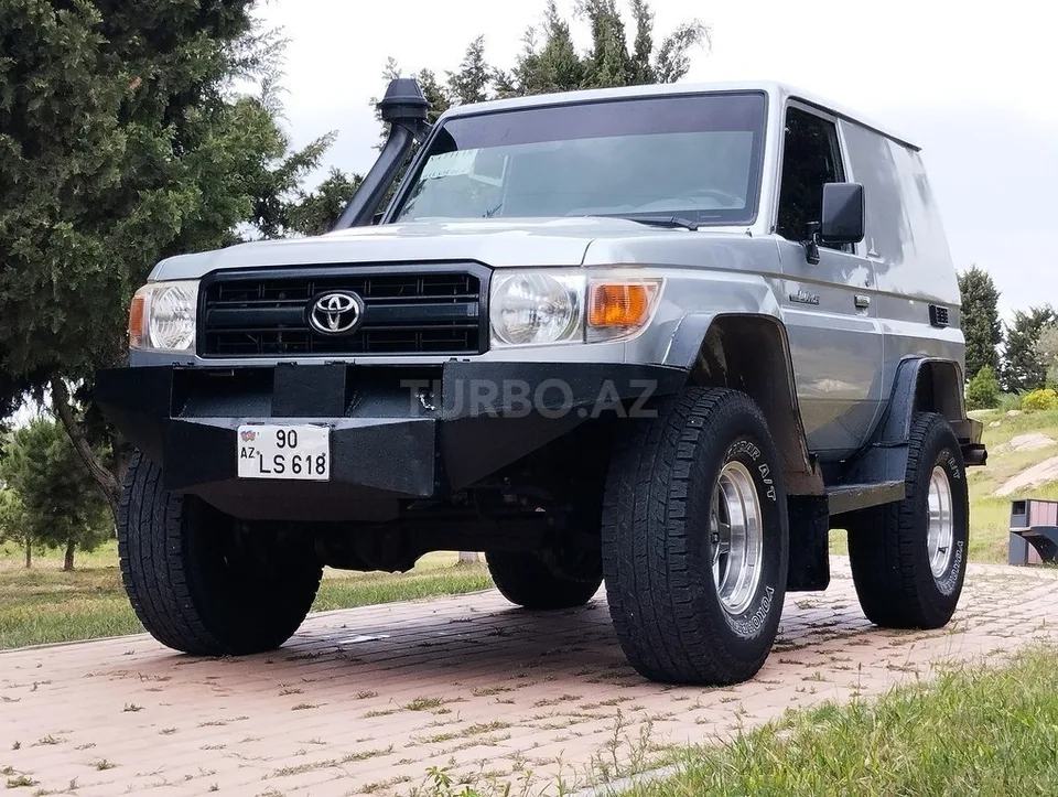 Toyota Land Cruiser — foto 3/4