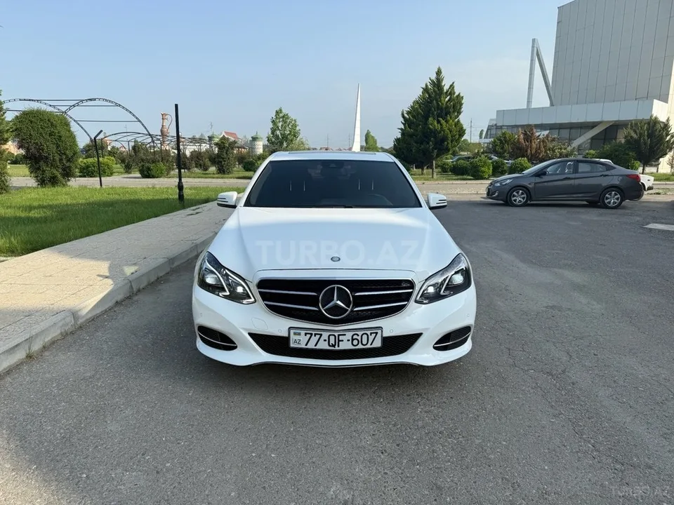 Mercedes E 220 — foto 3/4
