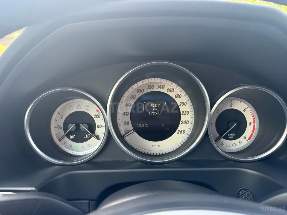 Mercedes E 220 — foto 4/4