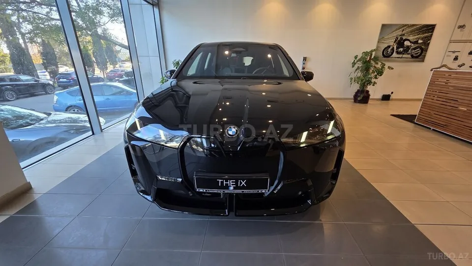 BMW iX — foto 1/4