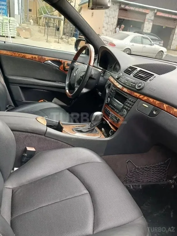Mercedes E 320 — foto 3/4
