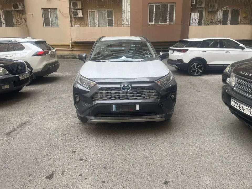 Toyota RAV4 — foto 1/4