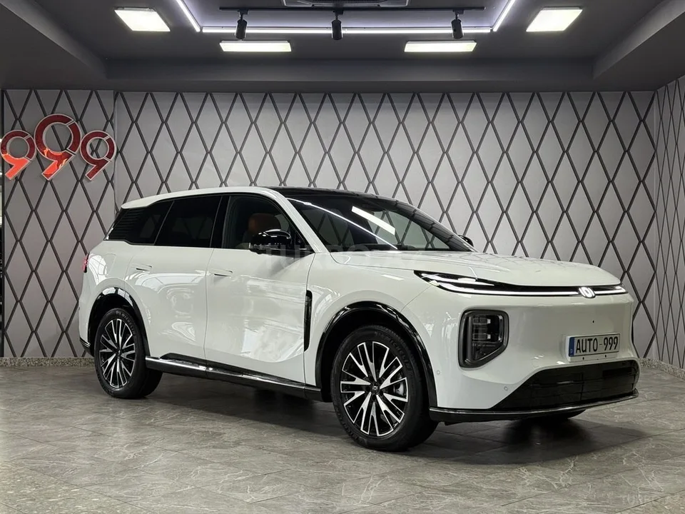 Changan Qiyuan Q07 — foto 3/4